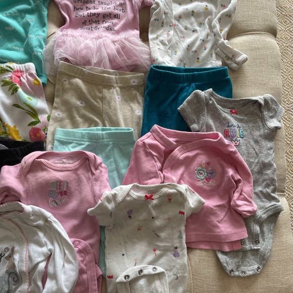 Baby Girl Clothing Lot of 44 two-piece sets, Sleeeper and Onesies Size 3 months. - Picture 4 of 9
